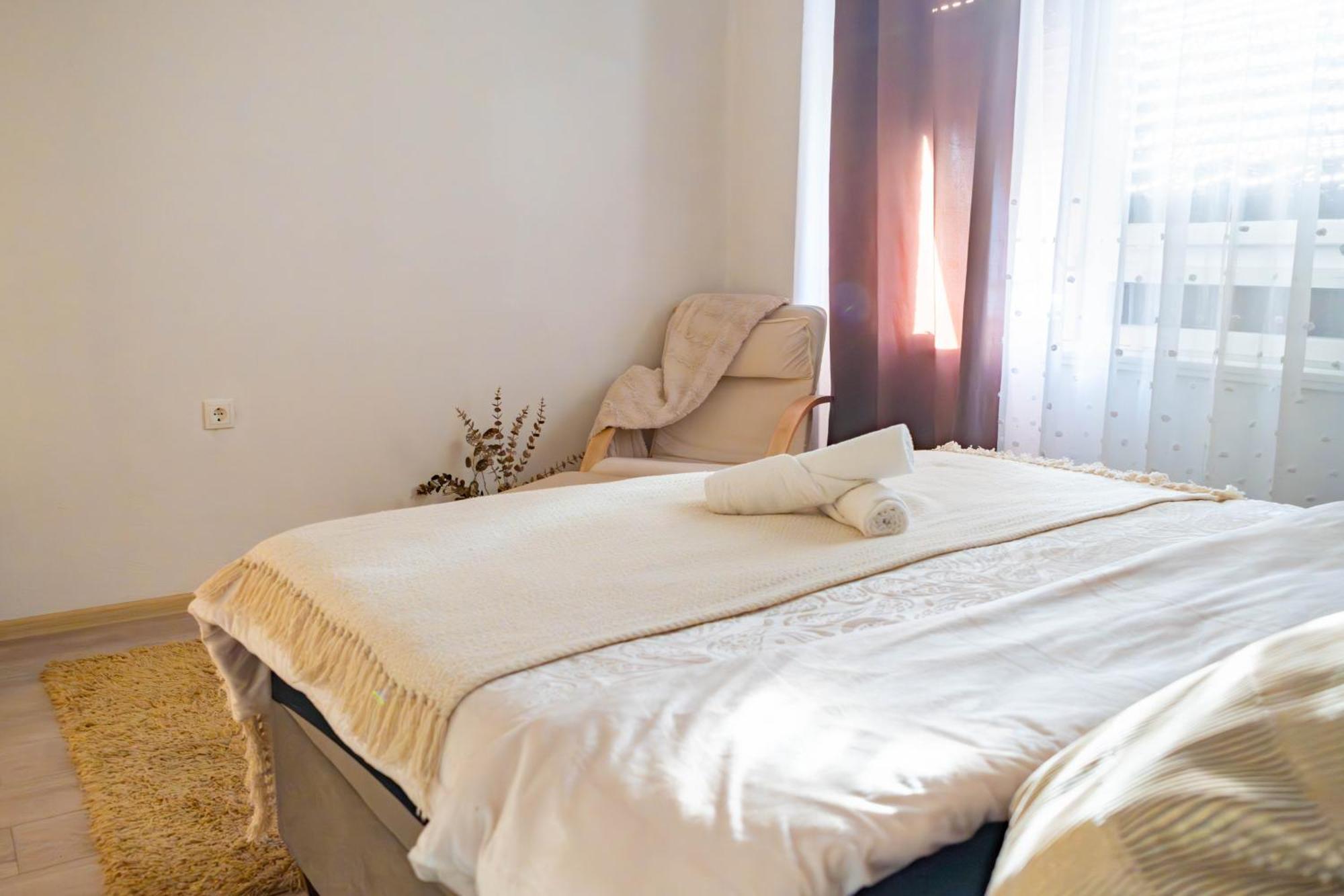 Apartman Lili Knin Eksteriør billede